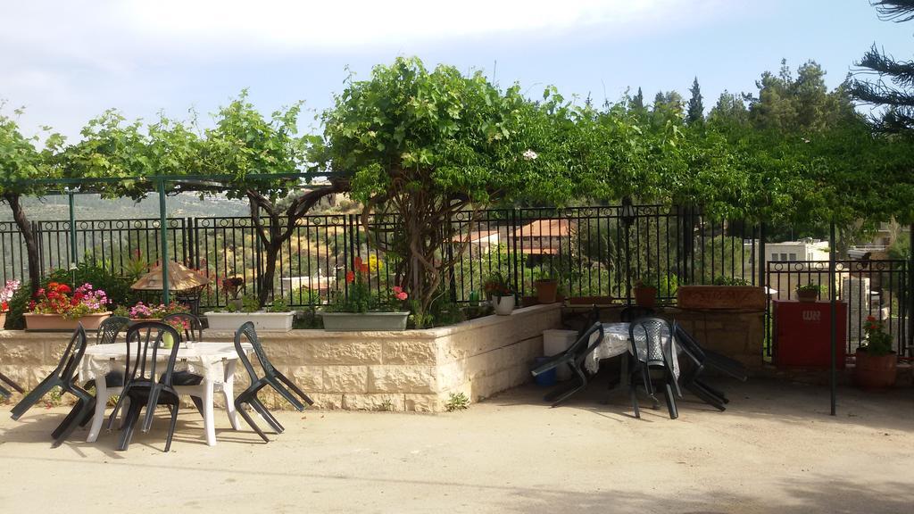 Rosary Sister Guest House Ein Karem Jeruzsálem Kültér fotó