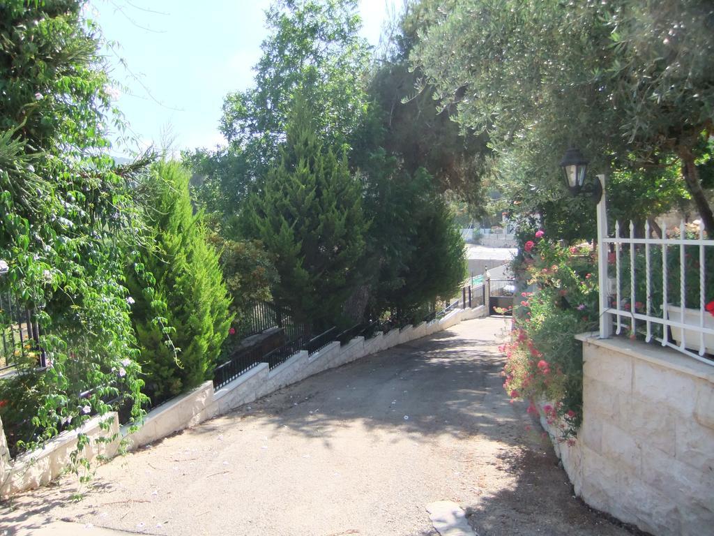 Rosary Sister Guest House Ein Karem Jeruzsálem Kültér fotó